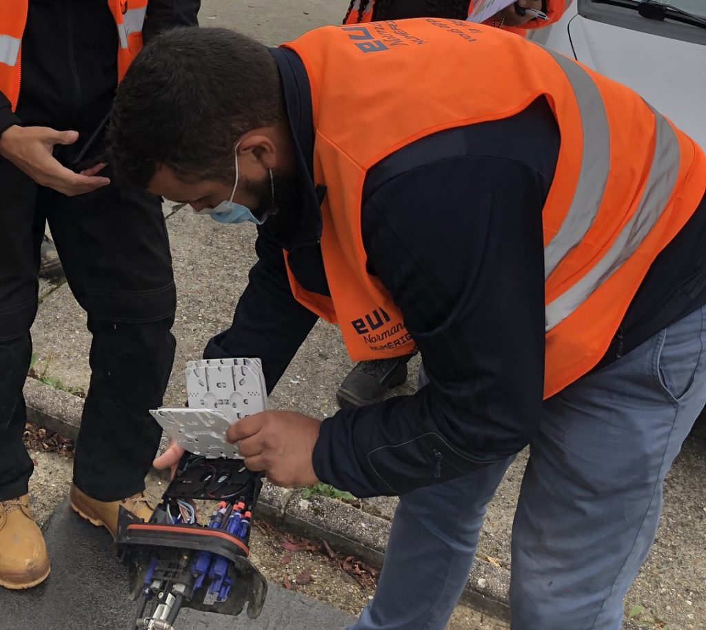 Boitier fibre sur le réseau fibre Eure Normandie Numérique