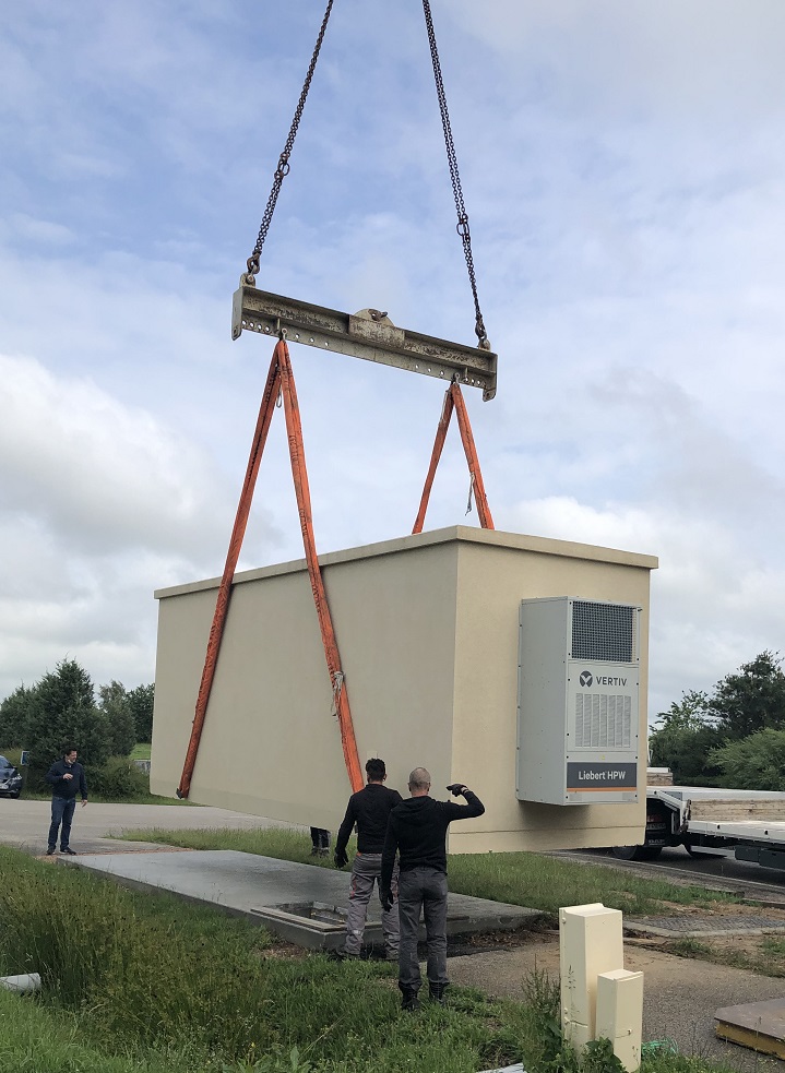 Pose du NRO d'Eure Normandie Numérique à Broglie 2