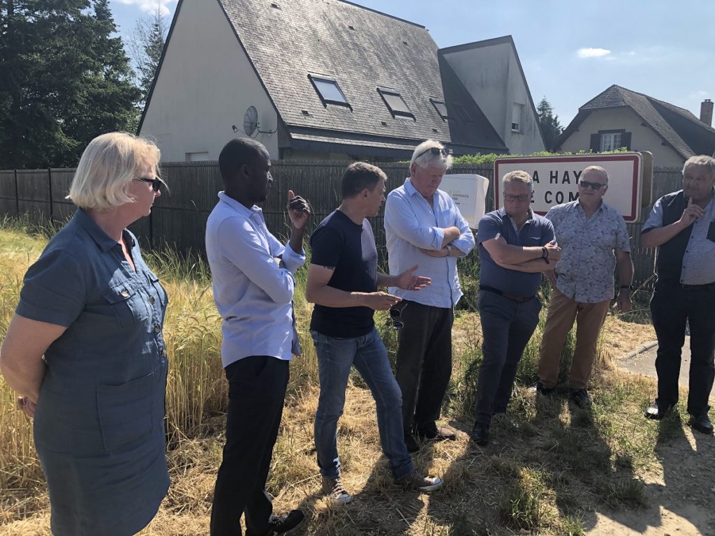Eure Normandie Numérique inaugure le panneau fibre à La Haye le Comte