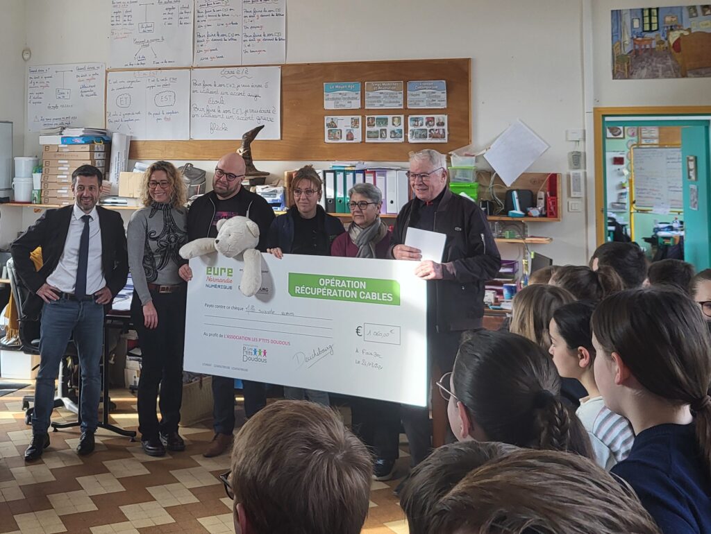 Un chèque de1060€ grâce à la collecte sur la Communauté de communes Honfleur Beuzeville