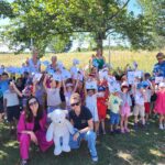 Les enfants gagnants du concours de collecte de câbles